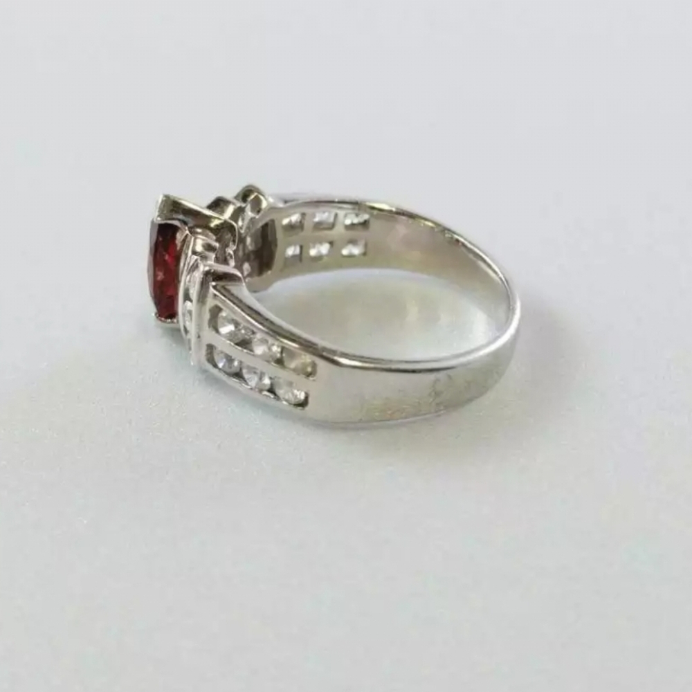 GARNET and CZ RING centerStunning GARNET and CZ stone marquise cut. 🤩.925 - Picture 4 of 6